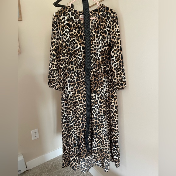 Cute leopard print fall dress with belt size large😊 - Picture 1 of 2